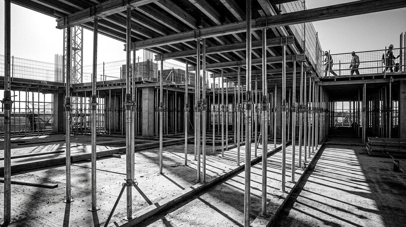 Parking garage deck installation with systematic steel post shoring layout